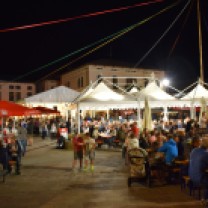 Alpen Fest persone in piazza