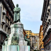 Statua dedicata a Re Umberto I a Napoli